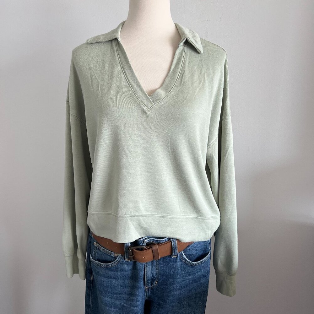 Danskin Size Medium Sage Green sweatshirt